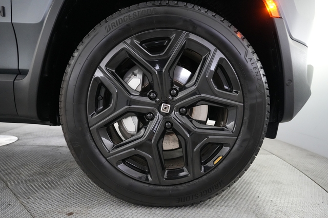 2024 Rivian R1S