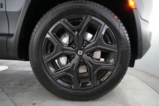 2024 Rivian R1S — photo 15 of 25