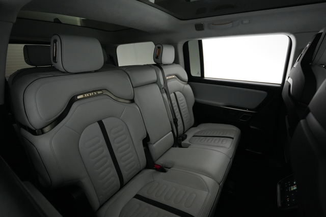 2024 Rivian R1S