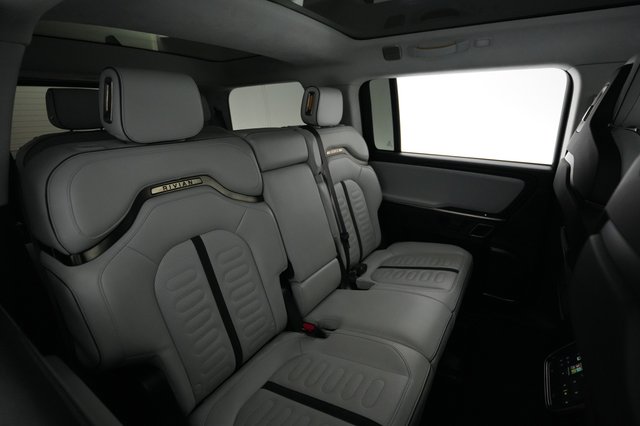2024 Rivian R1S — photo 4 of 25