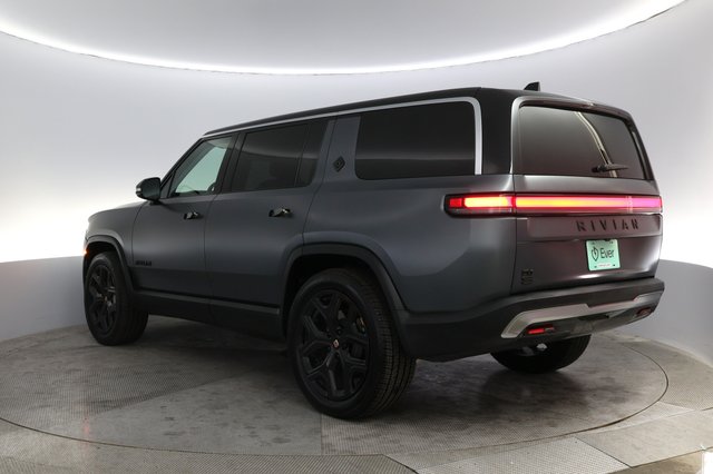 2024 Rivian R1S — photo 13 of 25