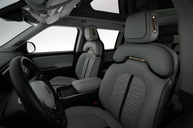 2024 Rivian R1S — photo 3 of 25