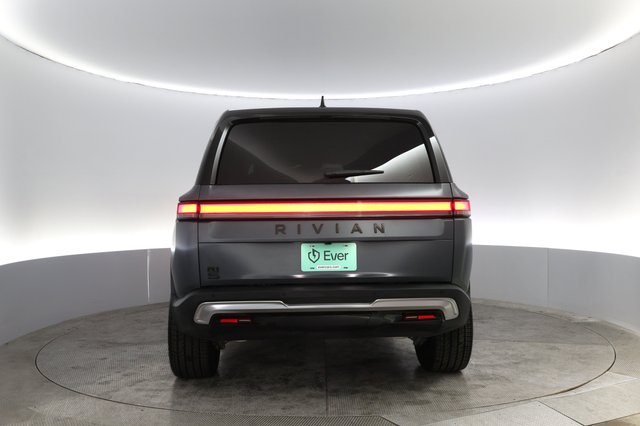 2024 Rivian R1S — photo 12 of 25