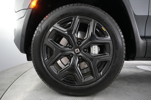 2024 Rivian R1S