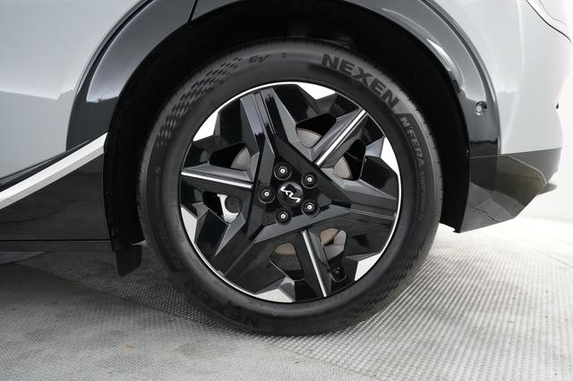 2025 Kia EV6 — photo 7 of 24