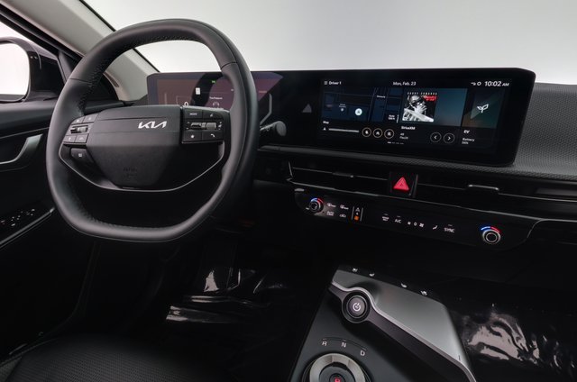 2025 Kia EV6 — photo 20 of 24