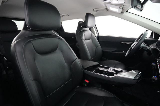 2025 Kia EV6 — photo 18 of 24
