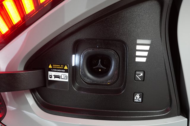 2025 Kia EV6 — photo 8 of 24
