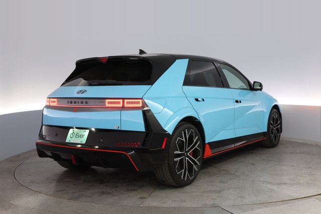 2025 Hyundai IONIQ 5 — photo 2 of 21