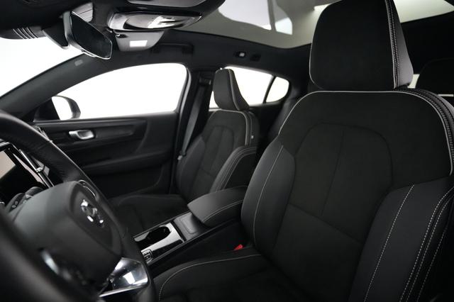 2022 Volvo C40 Recharge — photo 3 of 21