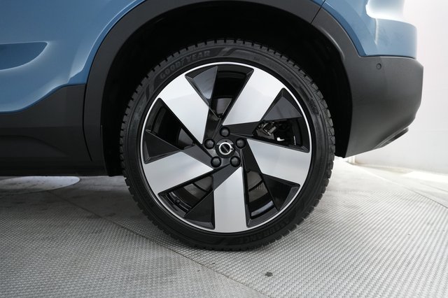 2022 Volvo C40 Recharge — photo 7 of 21