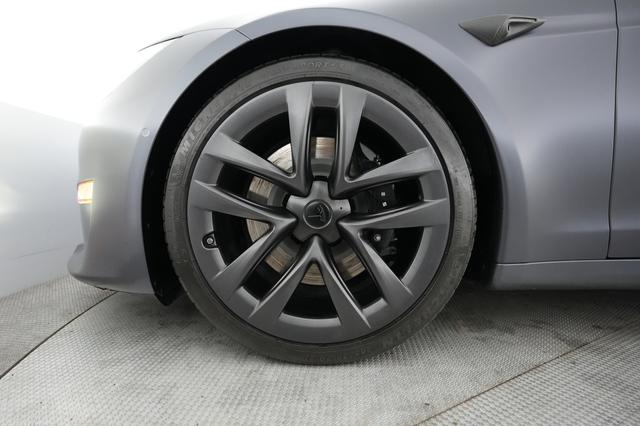 2022 Tesla Model S — photo 7 of 20