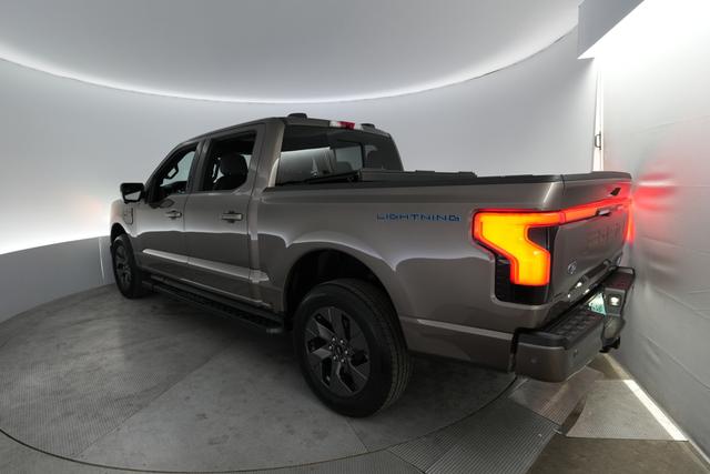 2023 Ford F-150 Lightning — photo 2 of 15