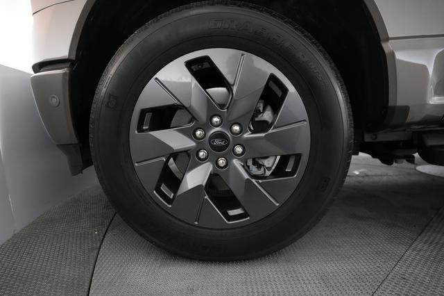 2023 Ford F-150 Lightning — photo 7 of 15