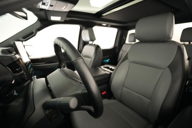 2023 Ford F-150 Lightning — photo 3 of 15
