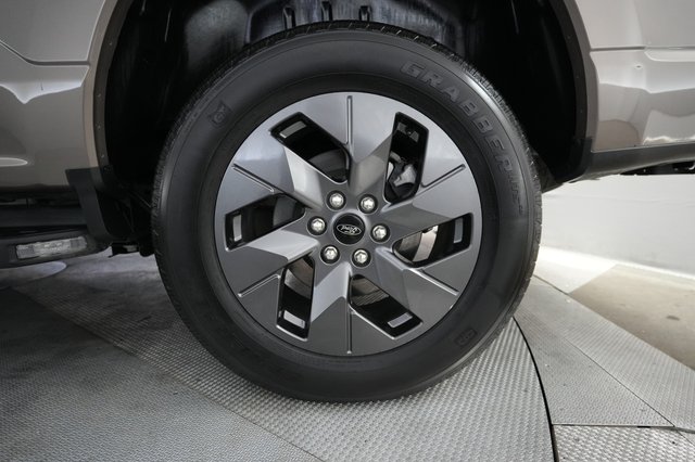 2023 Ford F-150 Lightning — photo 9 of 15