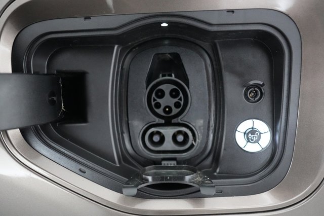 2023 Ford F-150 Lightning — photo 8 of 15