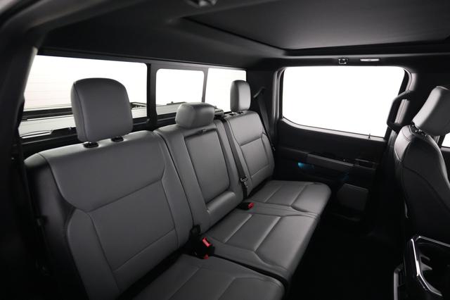 2023 Ford F-150 Lightning — photo 4 of 15