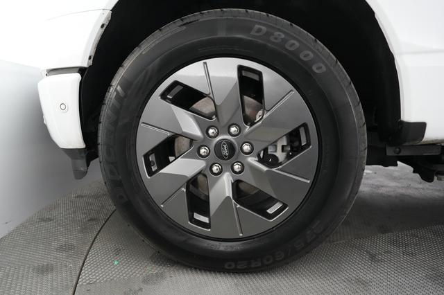 2023 Ford F-150 Lightning — photo 9 of 15