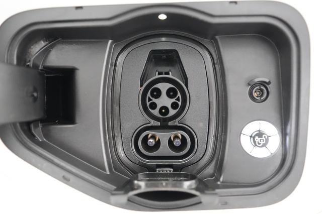 2023 Ford F-150 Lightning — photo 8 of 15