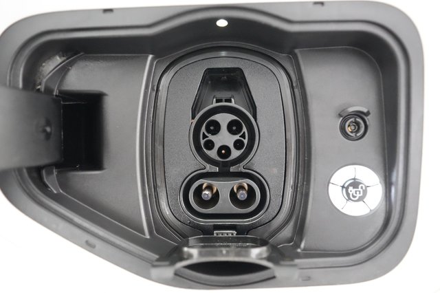 2023 Ford F-150 Lightning — photo 8 of 15