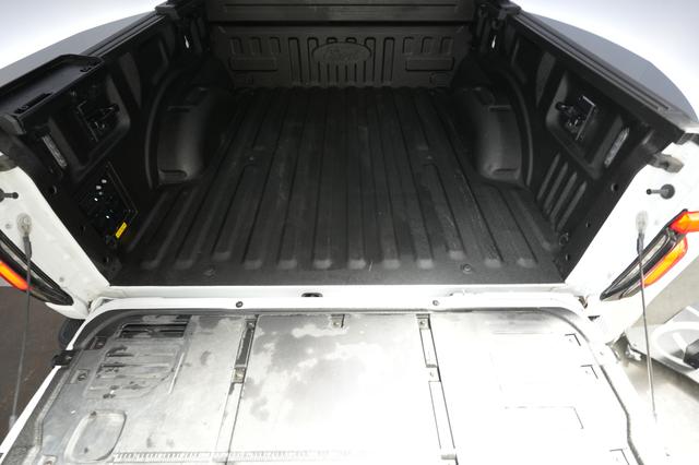 2023 Ford F-150 Lightning — photo 6 of 15