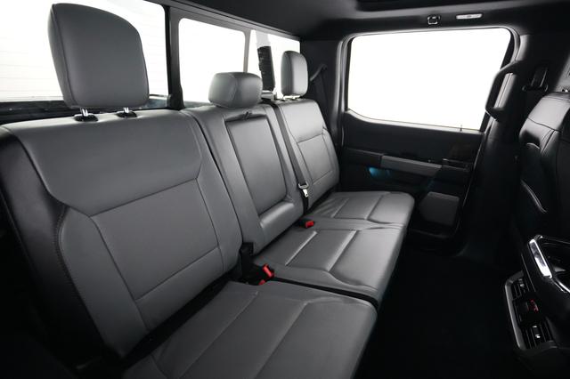 2023 Ford F-150 Lightning — photo 4 of 15