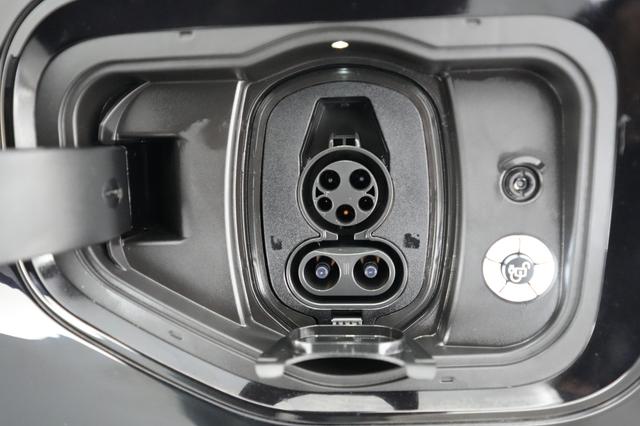 2023 Ford F-150 Lightning — photo 8 of 15