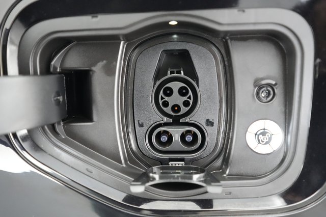 2023 Ford F-150 Lightning — photo 8 of 15