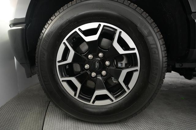 2023 Ford F-150 Lightning — photo 9 of 15