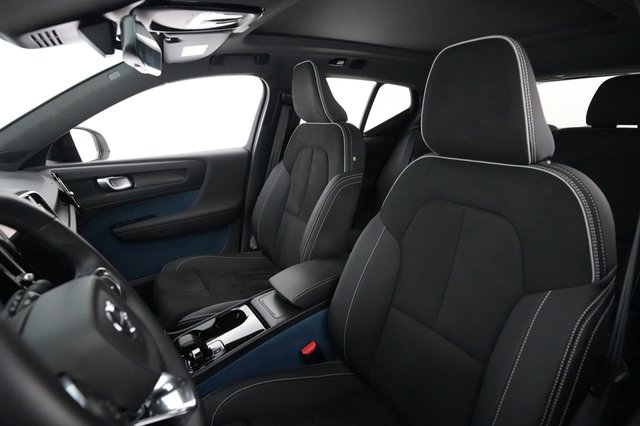 2023 Volvo XC40 Recharge — photo 3 of 21