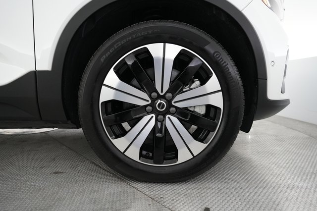 2023 Volvo XC40 Recharge — photo 16 of 21