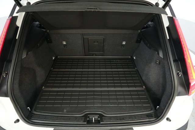 2023 Volvo XC40 Recharge — photo 6 of 21