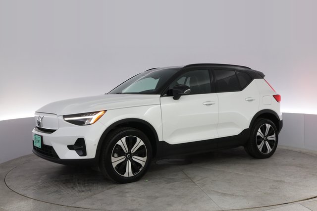 2023 Volvo XC40 Recharge — photo 14 of 21
