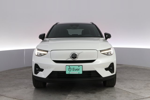 2023 Volvo XC40 Recharge — photo 9 of 21