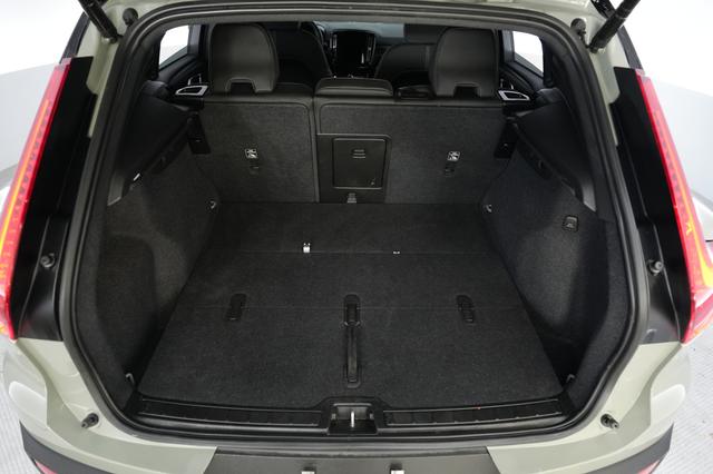2023 Volvo XC40 Recharge — photo 6 of 21