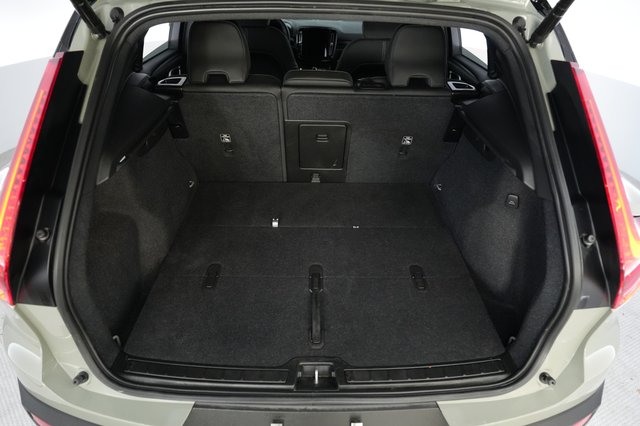 2023 Volvo XC40 Recharge — photo 6 of 21