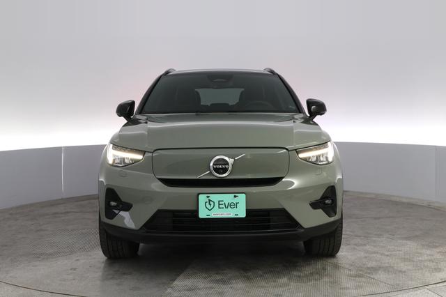 2023 Volvo XC40 Recharge — photo 9 of 21
