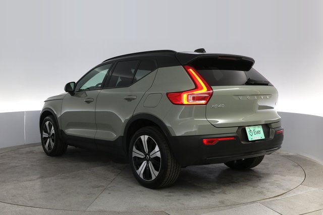 2023 Volvo XC40 Recharge — photo 13 of 21