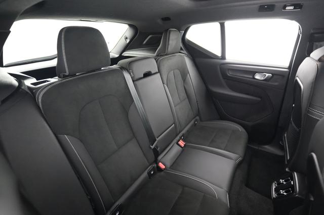 2023 Volvo XC40 Recharge — photo 4 of 21