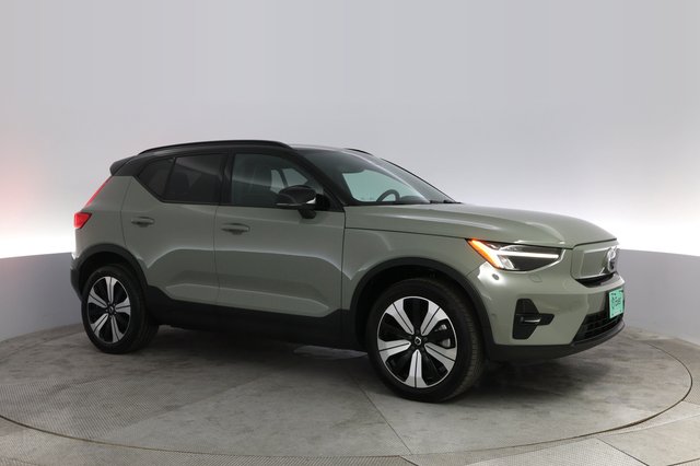 2023 Volvo XC40 Recharge — photo 11 of 21