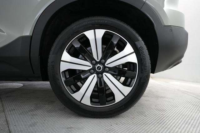 2023 Volvo XC40 Recharge — photo 7 of 21
