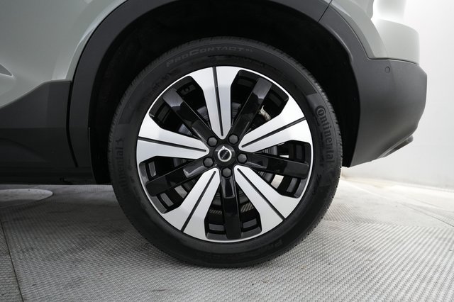 2023 Volvo XC40 Recharge — photo 7 of 21