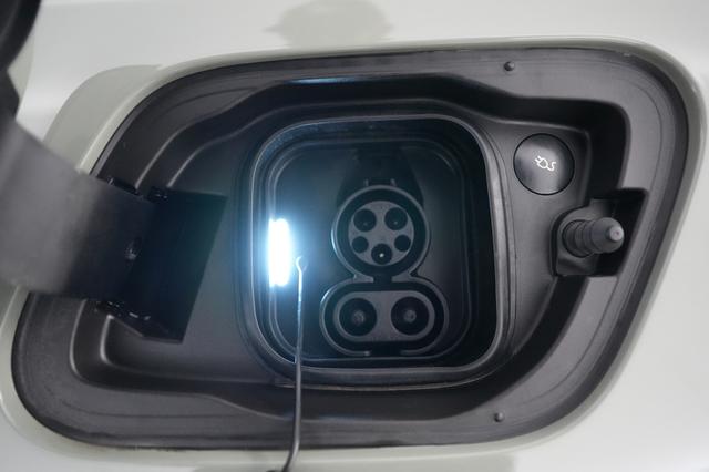 2023 Volvo XC40 Recharge — photo 8 of 21