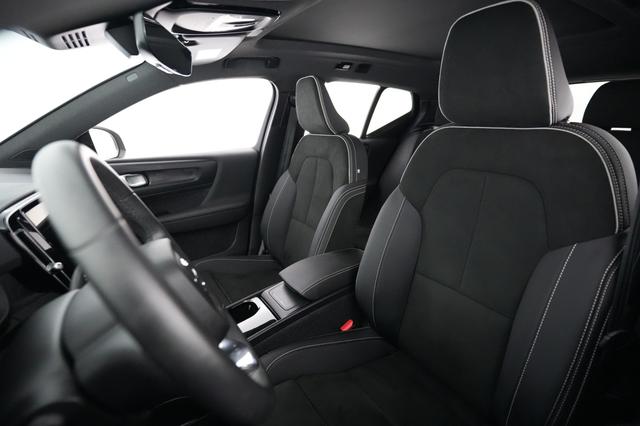2023 Volvo XC40 Recharge — photo 3 of 21