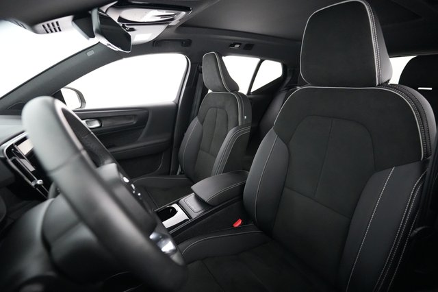 2023 Volvo XC40 Recharge — photo 3 of 21