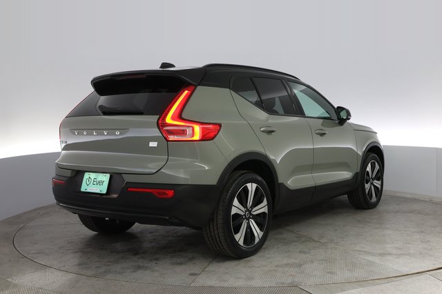 2023 Volvo XC40 Recharge — photo 2 of 21