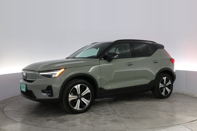 2023 Volvo XC40 Recharge — photo 14 of 21