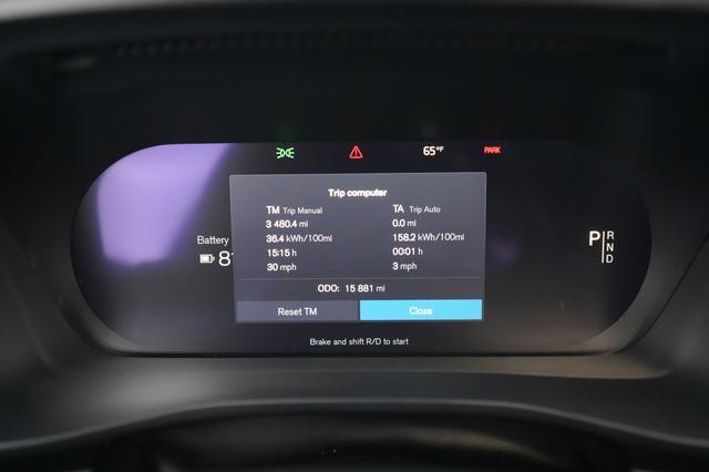 2023 Volvo XC40 Recharge — photo 5 of 21