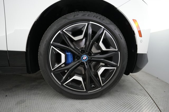 2023 BMW iX — photo 16 of 20